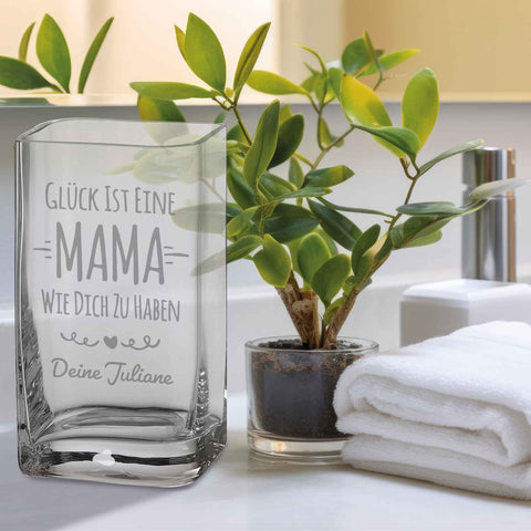 Blumenvase mit Gravur - Glück ist eine Mama - Personalisiert mit Namen - Deko Vase als Geschenk