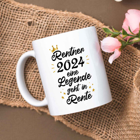 Bedruckte Tasse mit Spruch Rentner/Rentnerin 2024