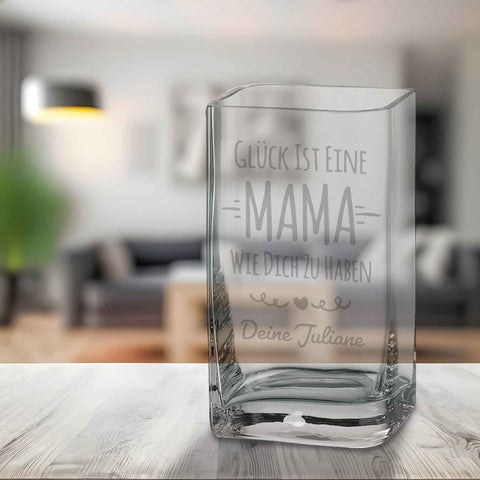 Blumenvase mit Gravur - Glück ist eine Mama - Personalisiert mit Namen - Deko Vase als Geschenk