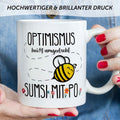 Bedruckte Tasse mit Spruch - Optimismus heißt umgedreht Sumsi mit Po