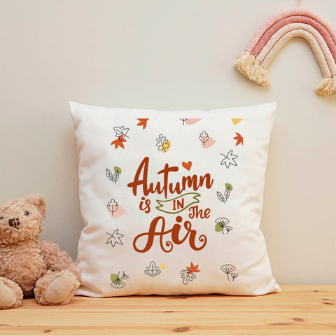 Bedrucktes Kissen mit Spruch Autumn is in the air