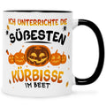 Bedruckte Tasse mit Spruch Ich unterrichte die süßesten Kürbisse im Beet