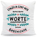 Bedrucktes Kissen mit Motiv Einzeln sind wir Worte zusammen eine Geschichte