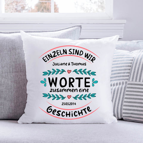 Bedrucktes Kissen mit Motiv Einzeln sind wir Worte zusammen eine Geschichte