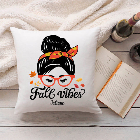 Bedrucktes Kissen mit Spruch Fall Vibes mit Wunschname