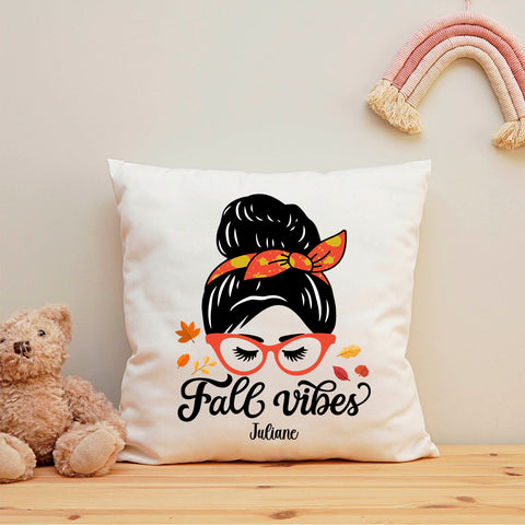 Bedrucktes Kissen mit Spruch Fall Vibes mit Wunschname