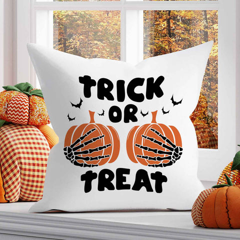 Bedrucktes Kissen mit Motiv Trick or Treat Skelett