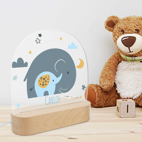 Kinder LED Nachtlicht mit Sockel aus Holz im Elefant Design