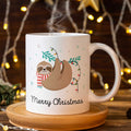 Bedruckte Tasse mit Weihnachtsmotiv im Merry Christmas Faultier Design