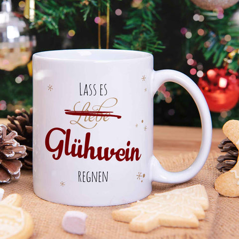 Bedruckte Tasse mit Weihnachtsmotiv - Lass es Glühwein regnen