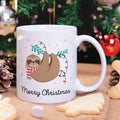 Bedruckte Tasse mit Weihnachtsmotiv im Merry Christmas Faultier Design