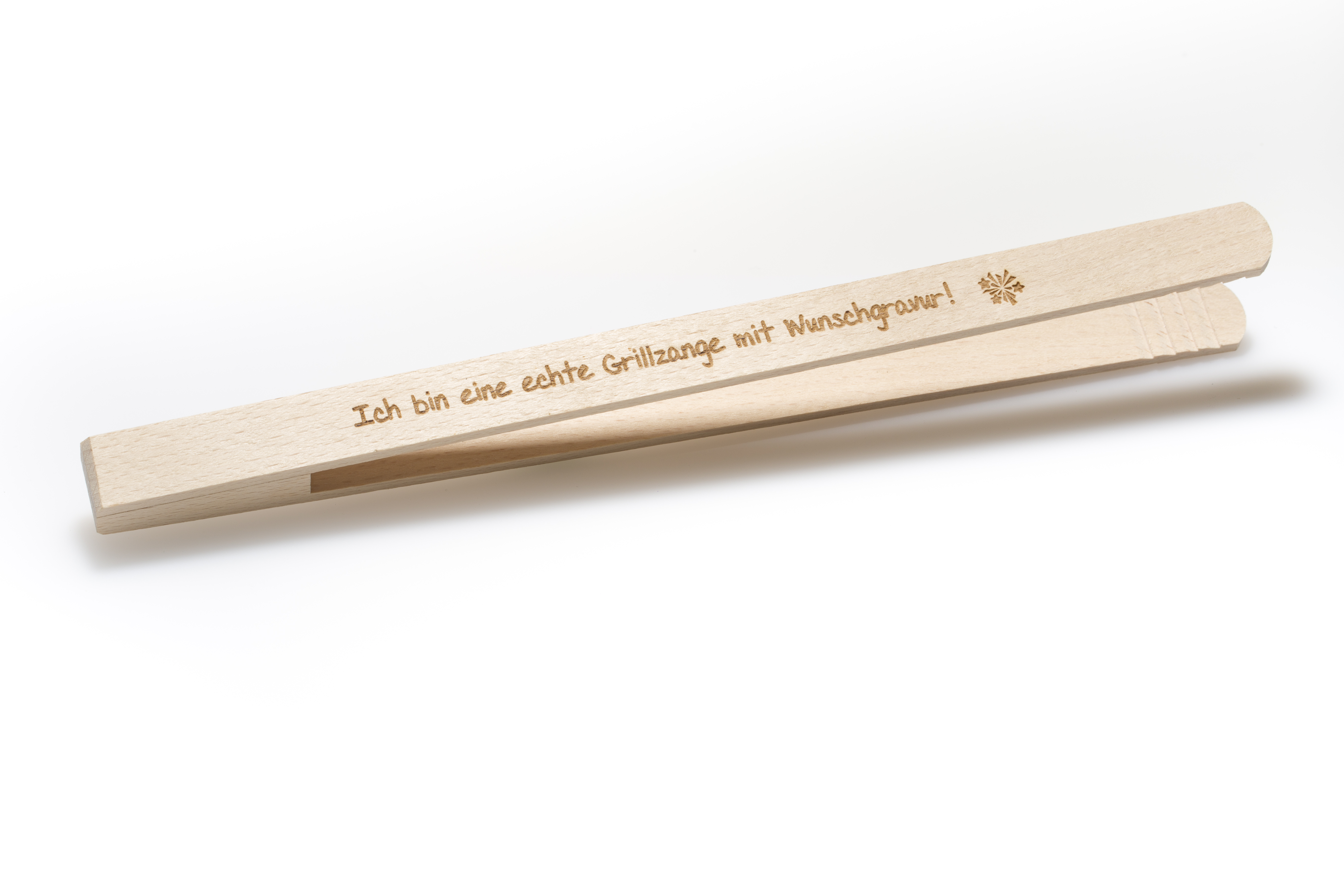 perfektes Männergeschenk Geburtstagsgeschenk für Grillmeister Grillzange mit Gravur aus Holz personalisiert inklusive Bieröffner 